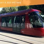 L\'Histoire Clermontoise - Tramway au pied du logement