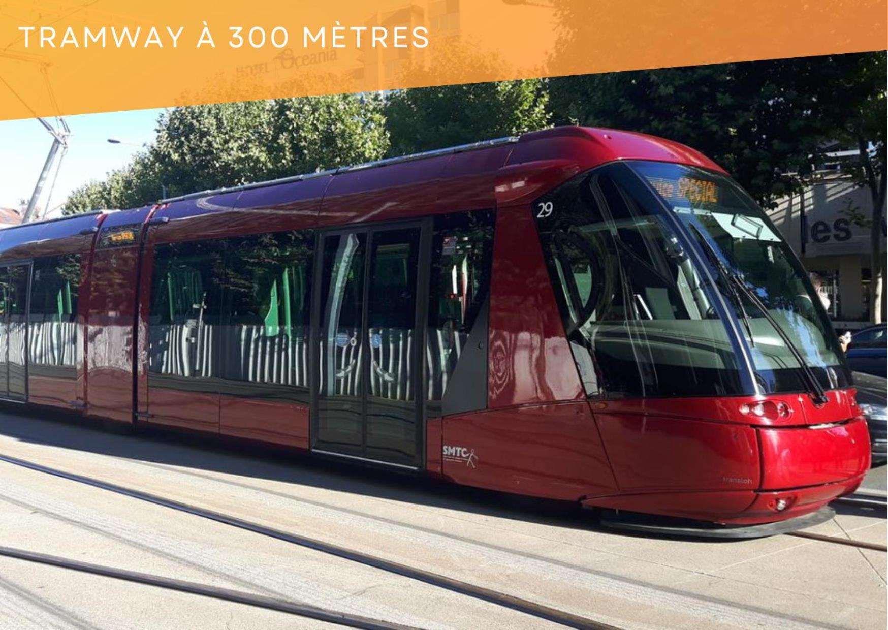 L'histoire Clermontoise - Tramway Au Pied Du Appartement